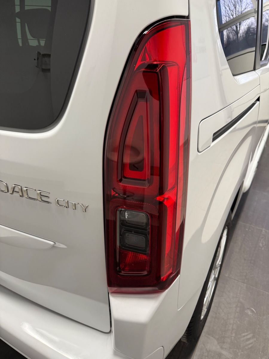 Fahrzeugabbildung Toyota Proace City Verso L1 Shuttle, Apple Car Play