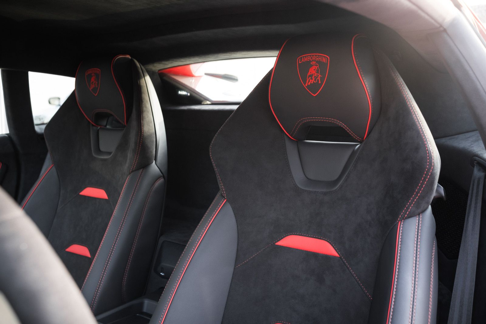 Fahrzeugabbildung Lamborghini Huracán Tecnica - Rosso Mars-Carbon-Lift-DAB