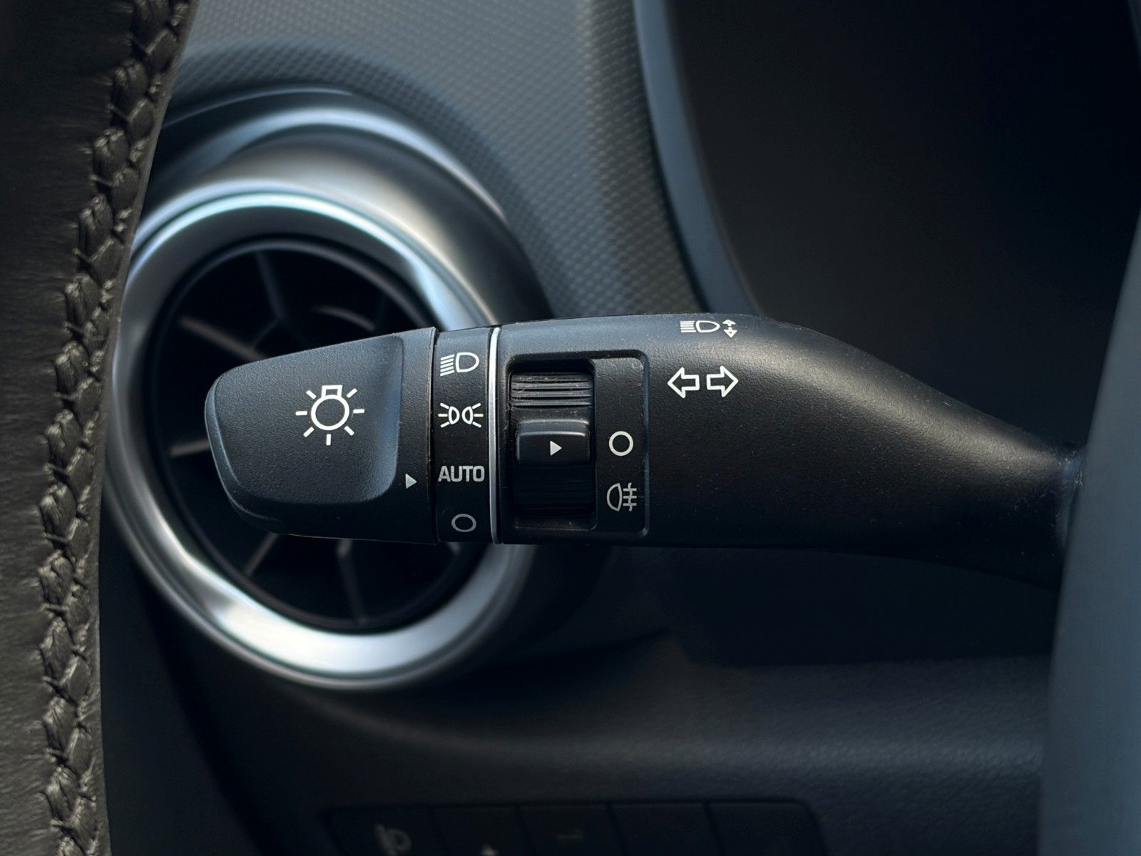 Fahrzeugabbildung Hyundai Kona Elektro SELECT ACC LKAS SHZ LHZ CAM CarPlay