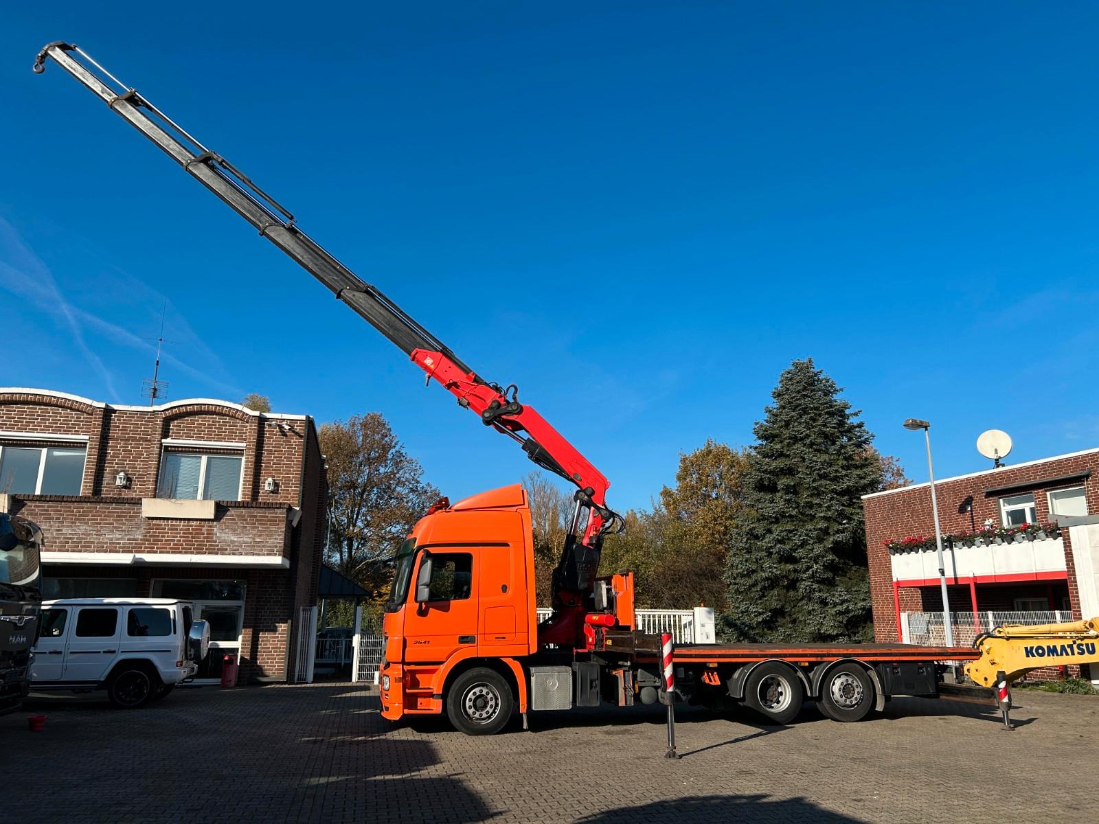 Mercedes-Benz 2541 Actros Plattform + FASSI Kran 6X2