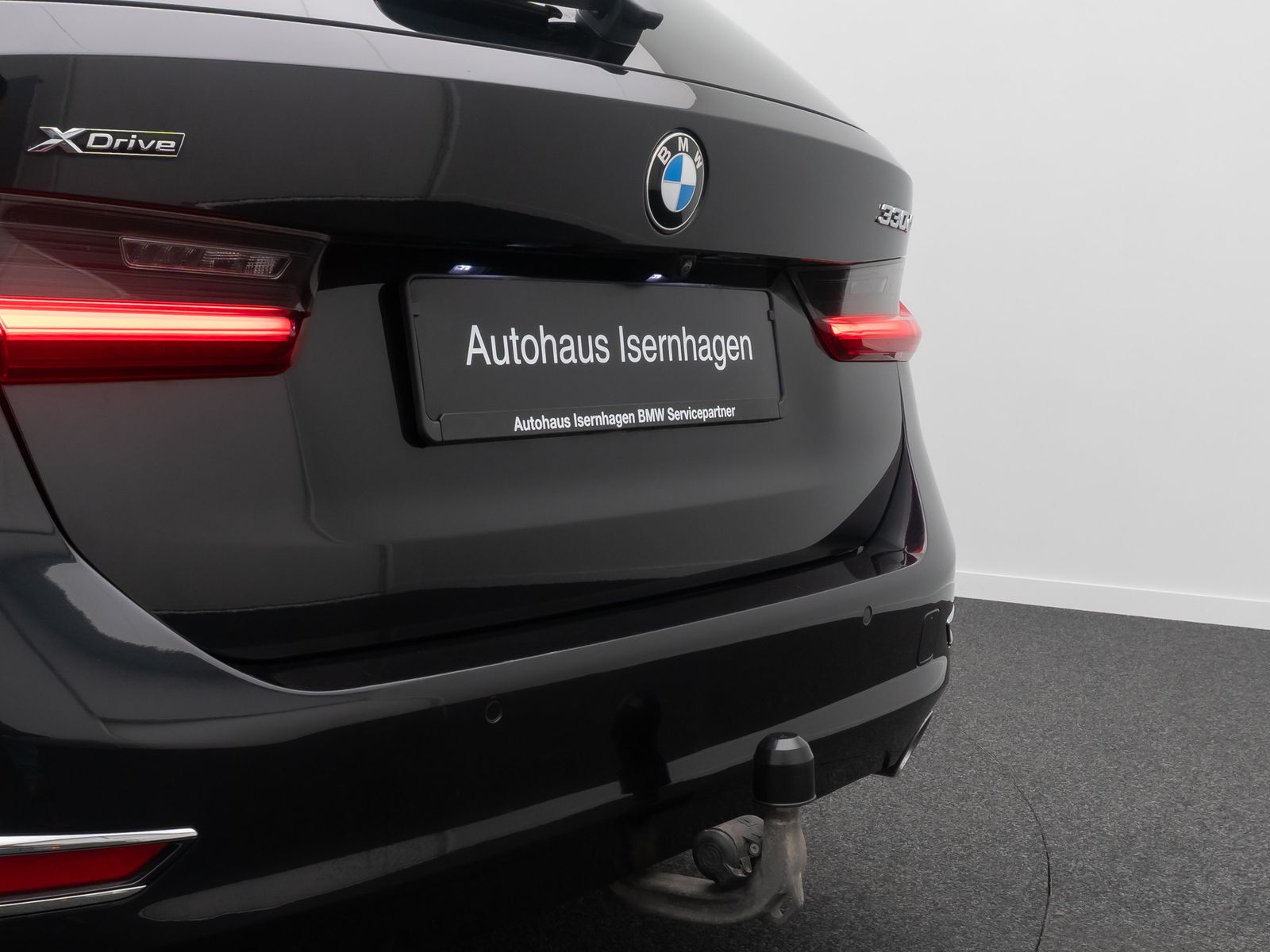 Fahrzeugabbildung BMW 330d xD Luxury Line HUD DAB Kamera AHK Panorama
