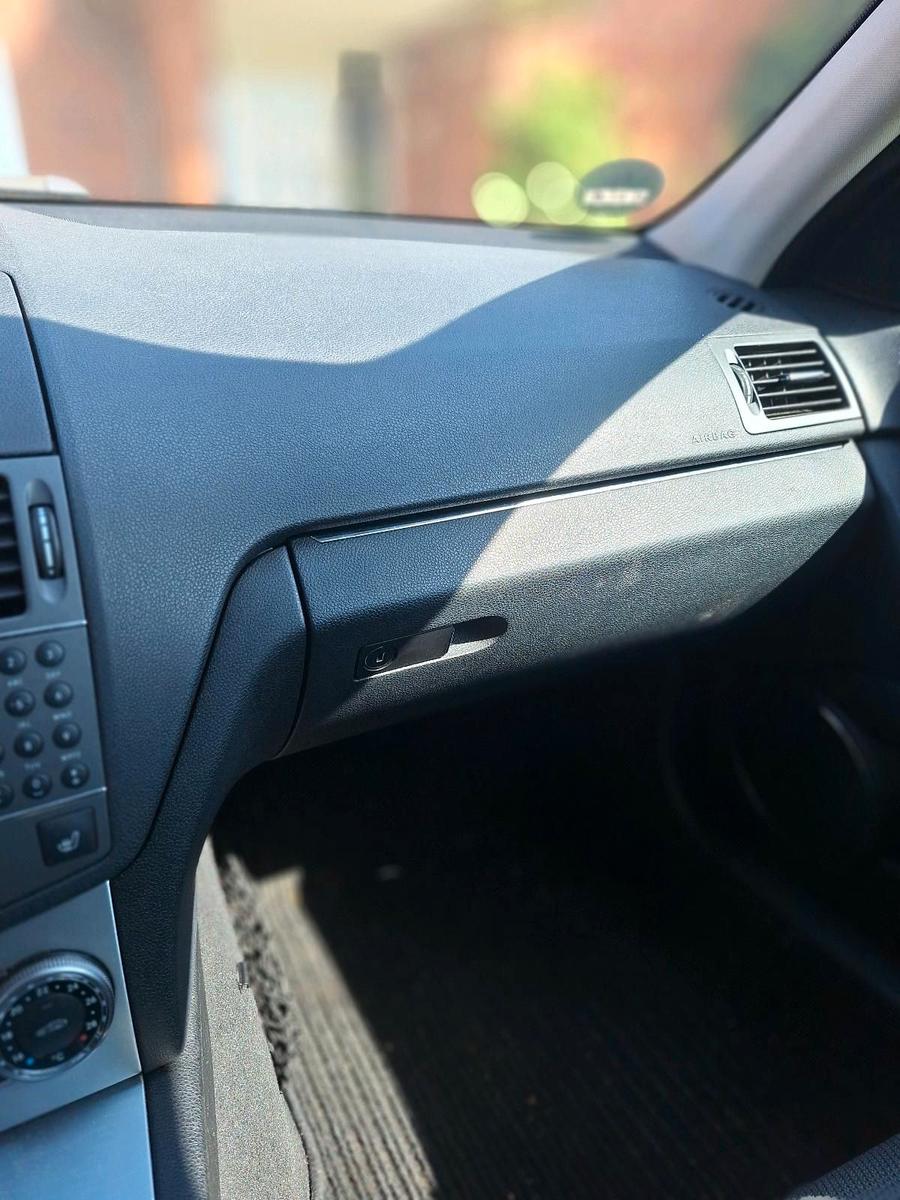 Mercedes-Benz C200 2009 — photo 10