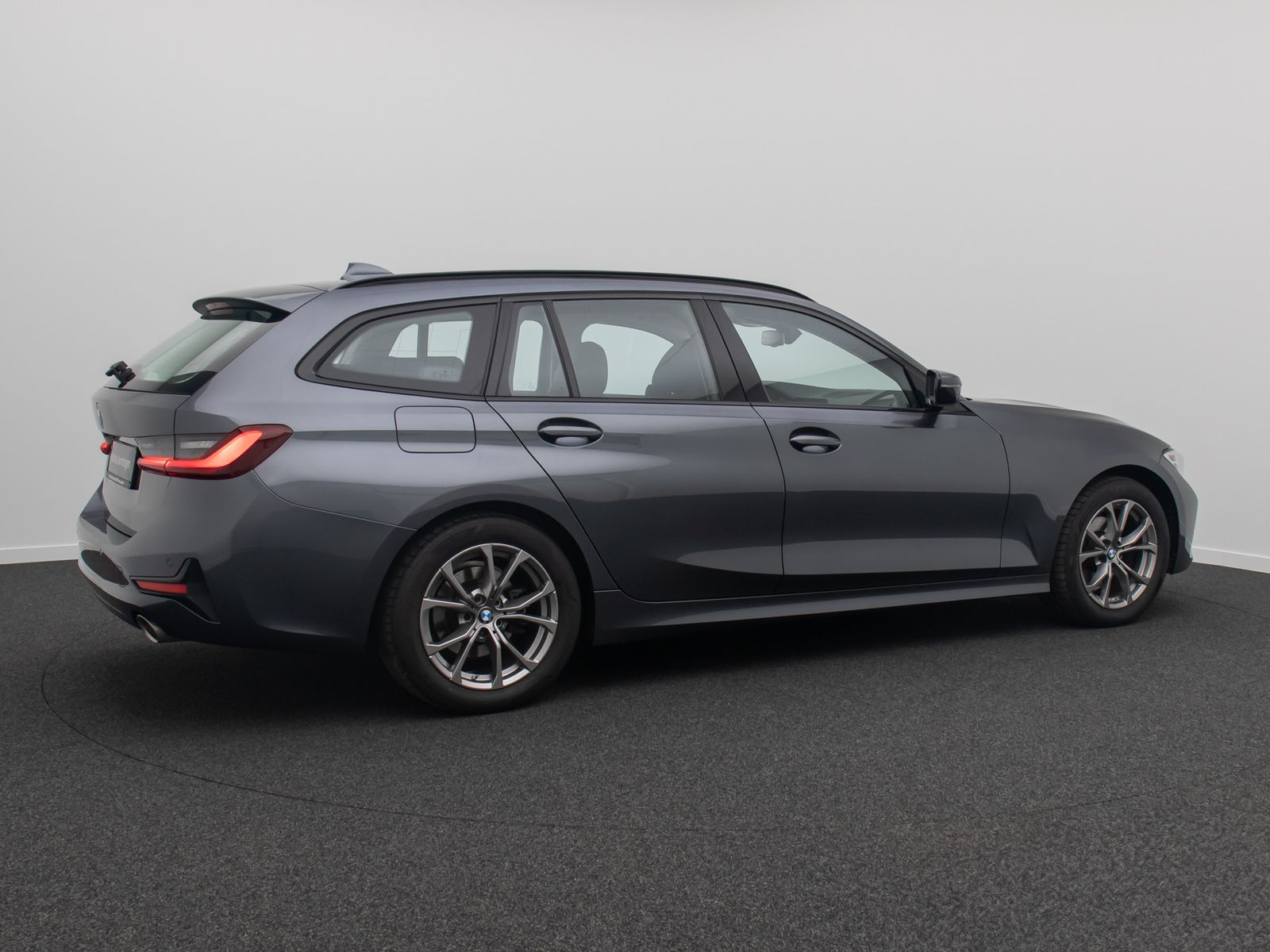 Fahrzeugabbildung BMW 320i Sport Line Alarm DAB FernlichtAss PDC LED