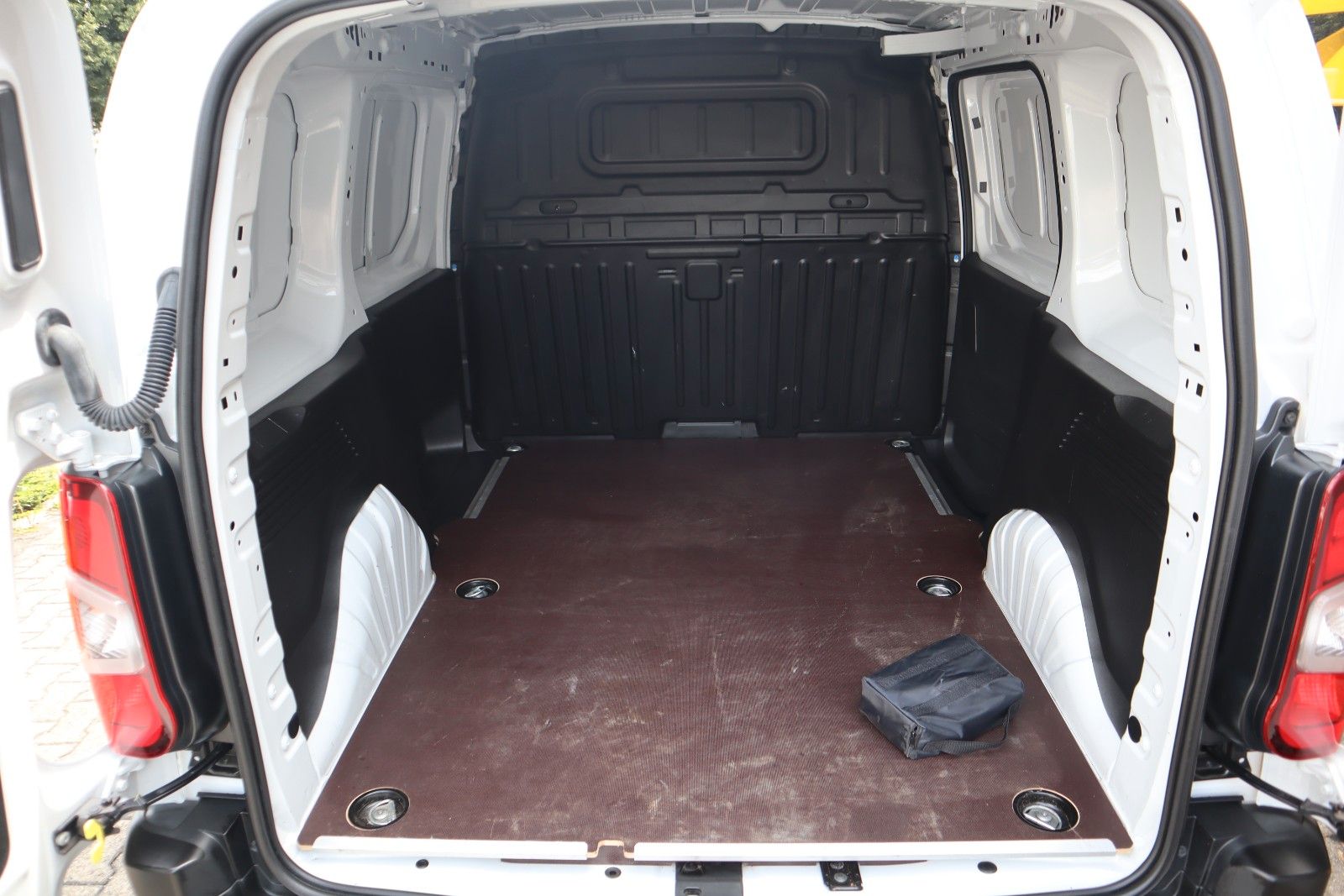 Opel Combo e Cargo Edition Holzboden imagem 3