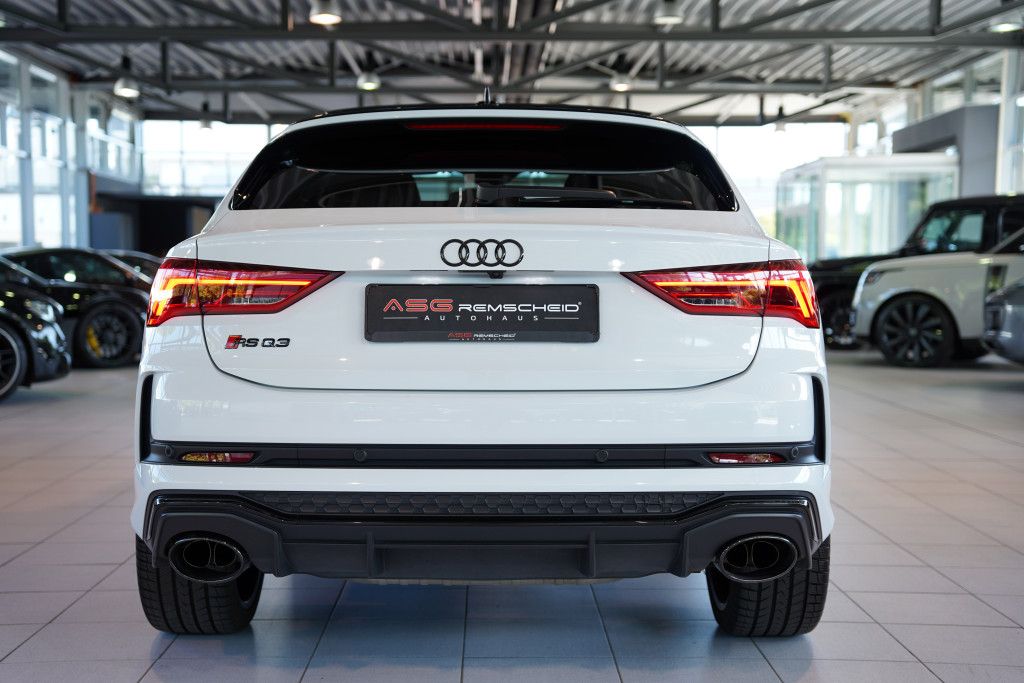 Audi Rsq3