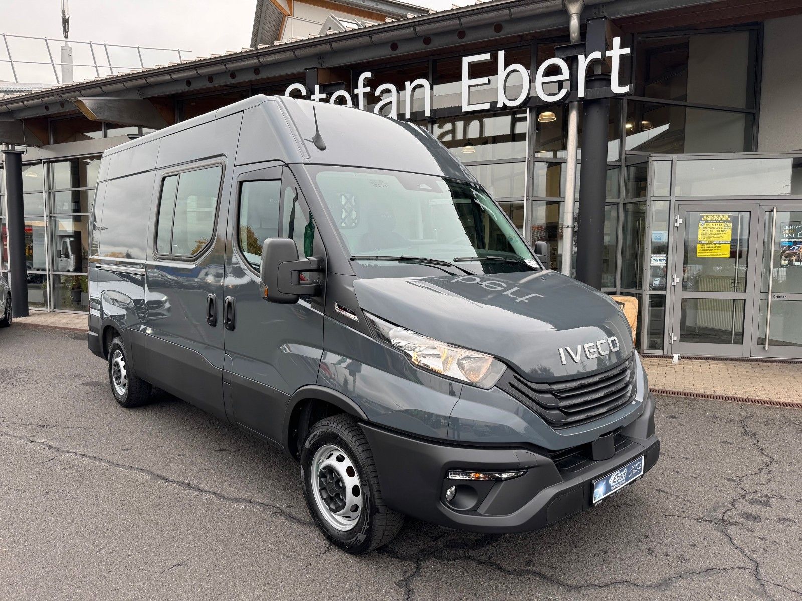 Fahrzeugabbildung Iveco Daily 35S18HA8 3.0L *R3.520mm*AHK*2xSchiebetür*