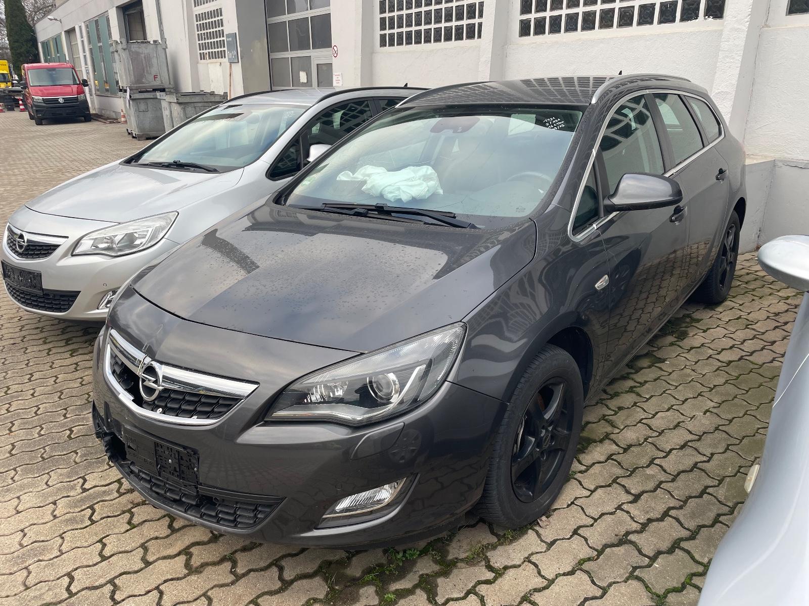 Opel Astra J Sports Tourer Innovation