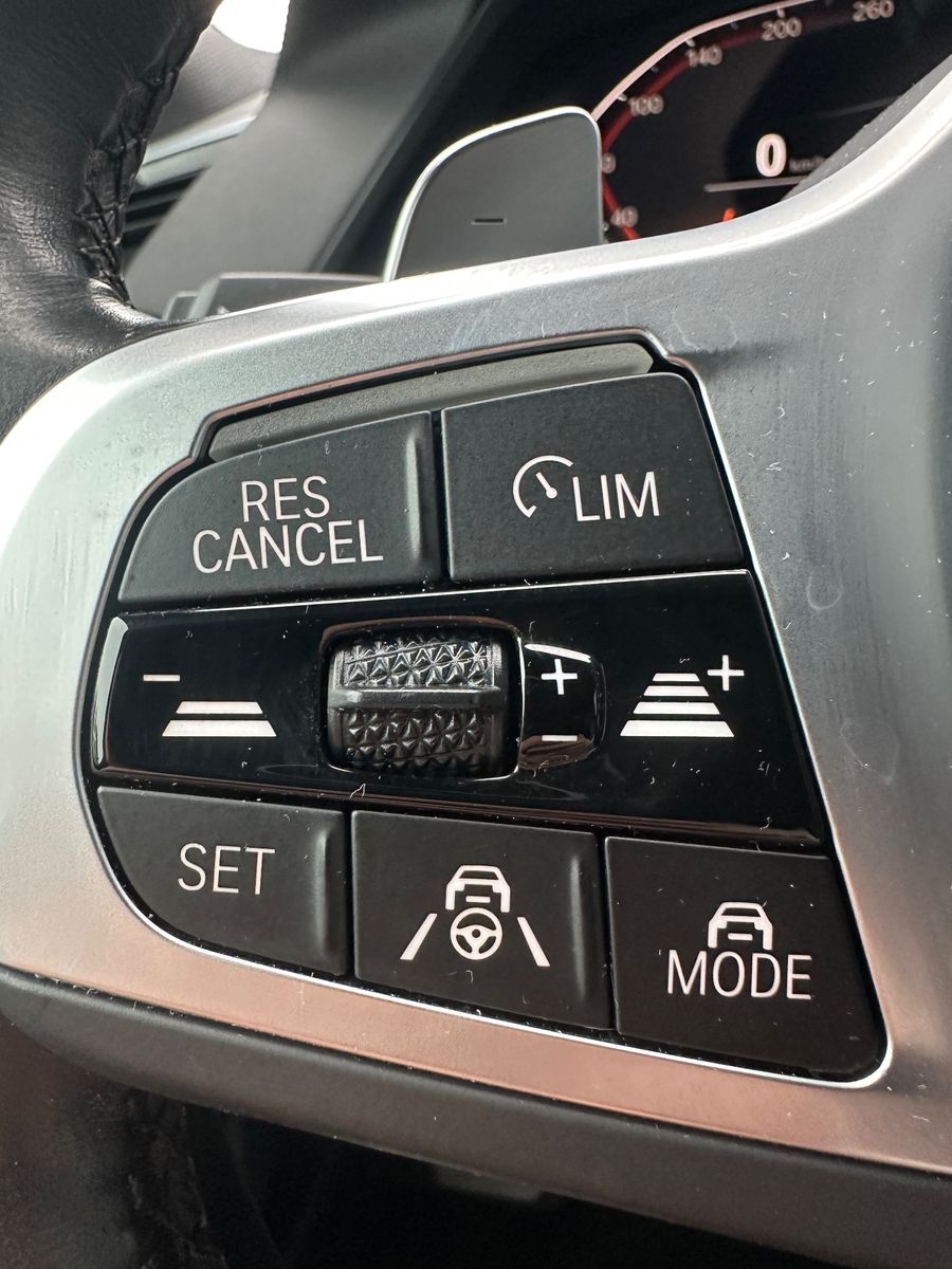 Fahrzeugabbildung BMW X5 xDrive30d M-Sport NAV+LASER+360°+HEAD-UP+DAP
