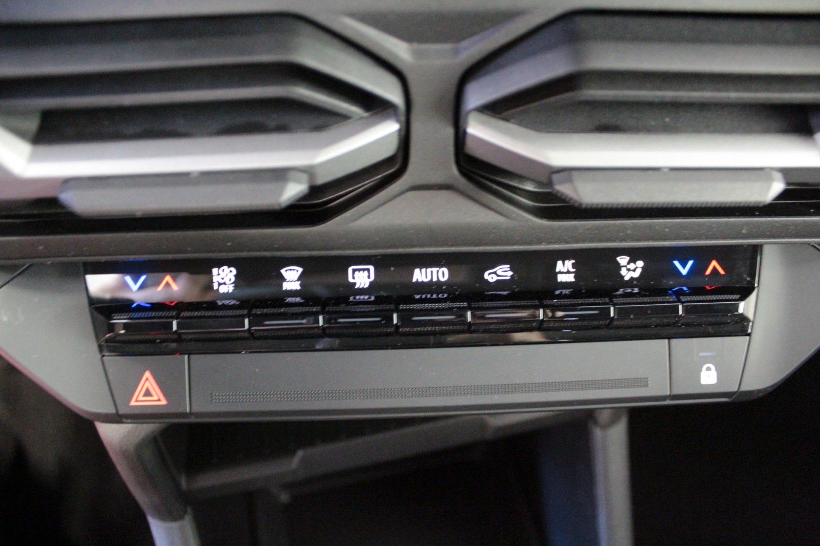 Fahrzeugabbildung Dacia Bigster mild Hybrid   140  4X4  Allrad