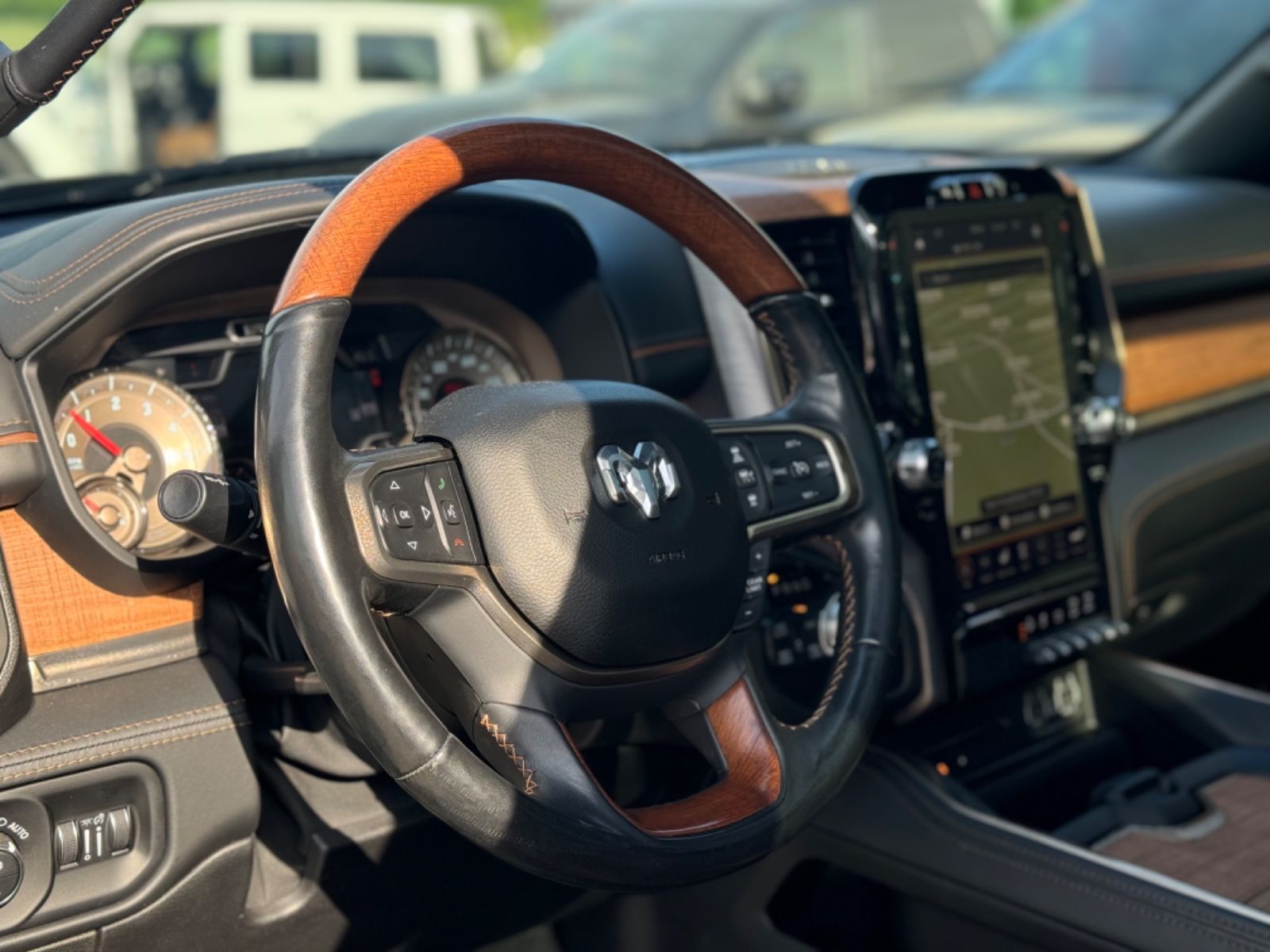 Fahrzeugabbildung Dodge RAM 1500 CrewCab 5,7 Longhorn Luftfahrwerk Voll