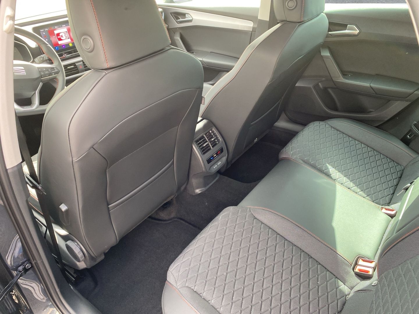 Fahrzeugabbildung SEAT Leon Sportstourer FR 2.0 TDI EU6d Navi Digitales