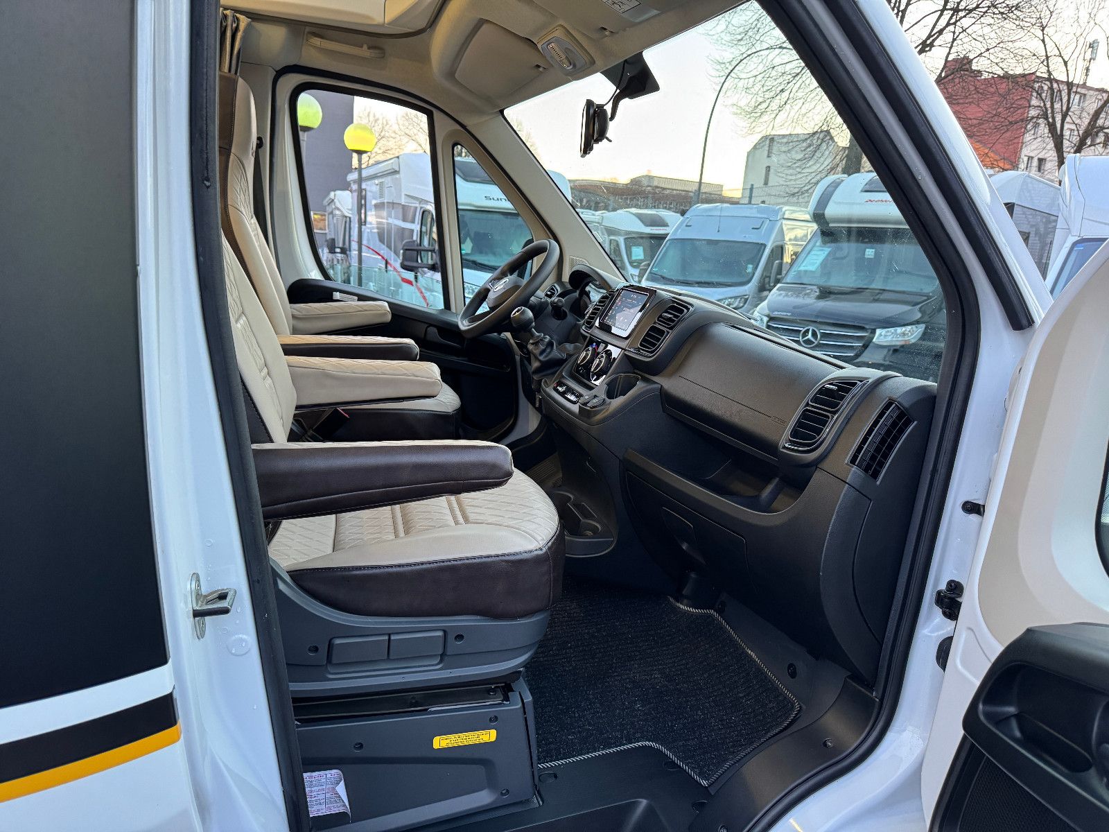 Fahrzeugabbildung Benimar Mileo M282 LOUNGE LUFTFEDERUNG SOLAR TV SAT AHK