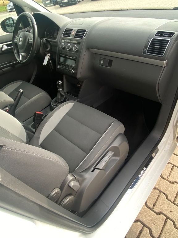 VW Touran 1.6 TDI Life BMT, Bild 13