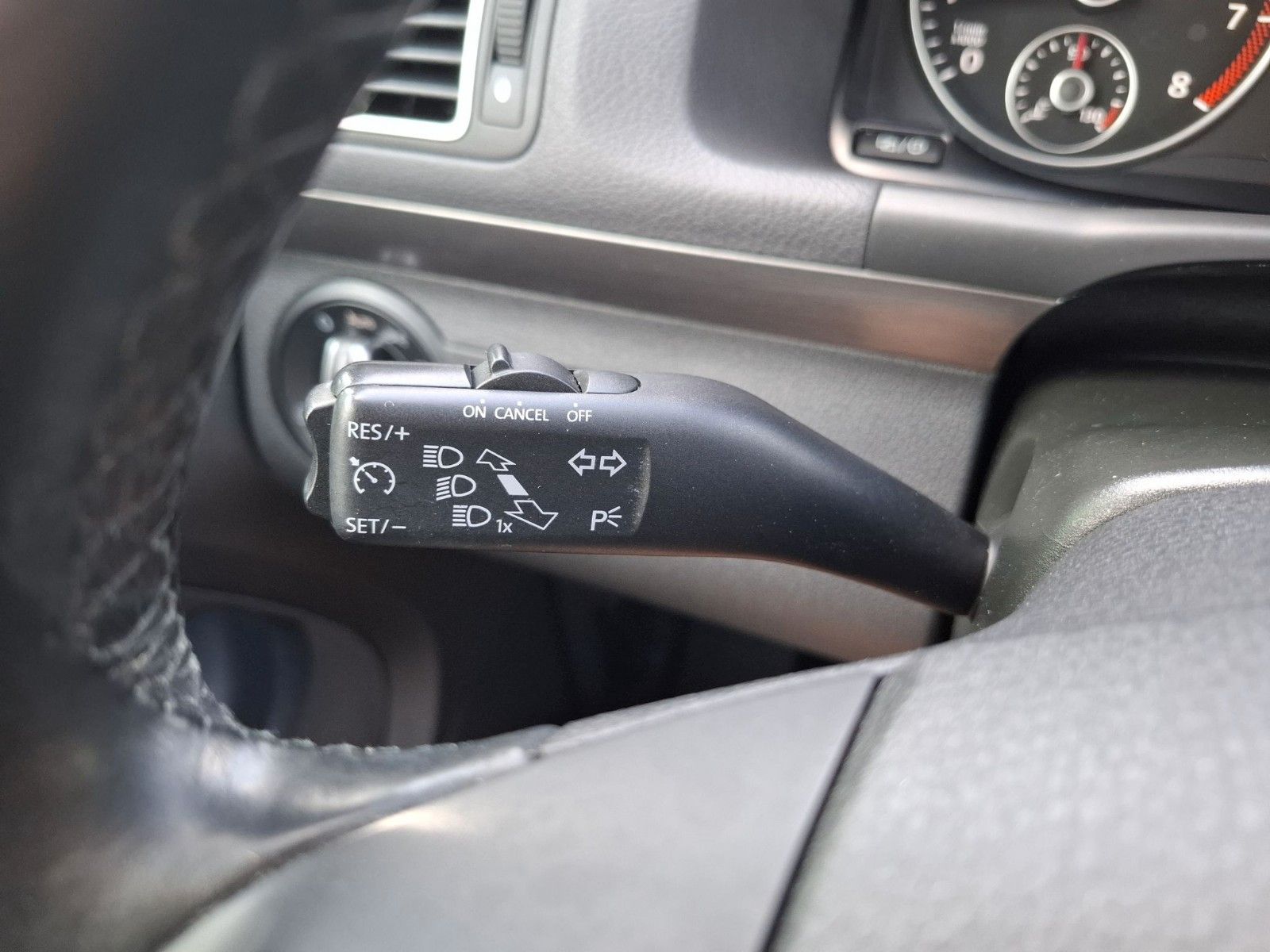 Fahrzeugabbildung Volkswagen Touran Comfortline BMT ! 7-Sitzer ! Navi ! AHK !