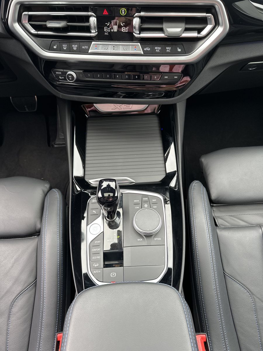 Fahrzeugabbildung BMW X3 xDrive20d M-Sport NAV+LASER+PANO+HUD+20ZO+KAM