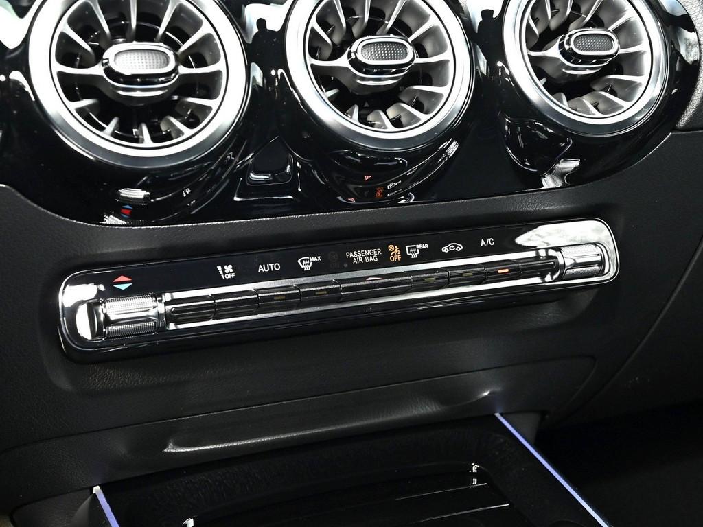 Mercedes-Benz GLA AMG Line Night LED Navi 360°, миниатюра 12