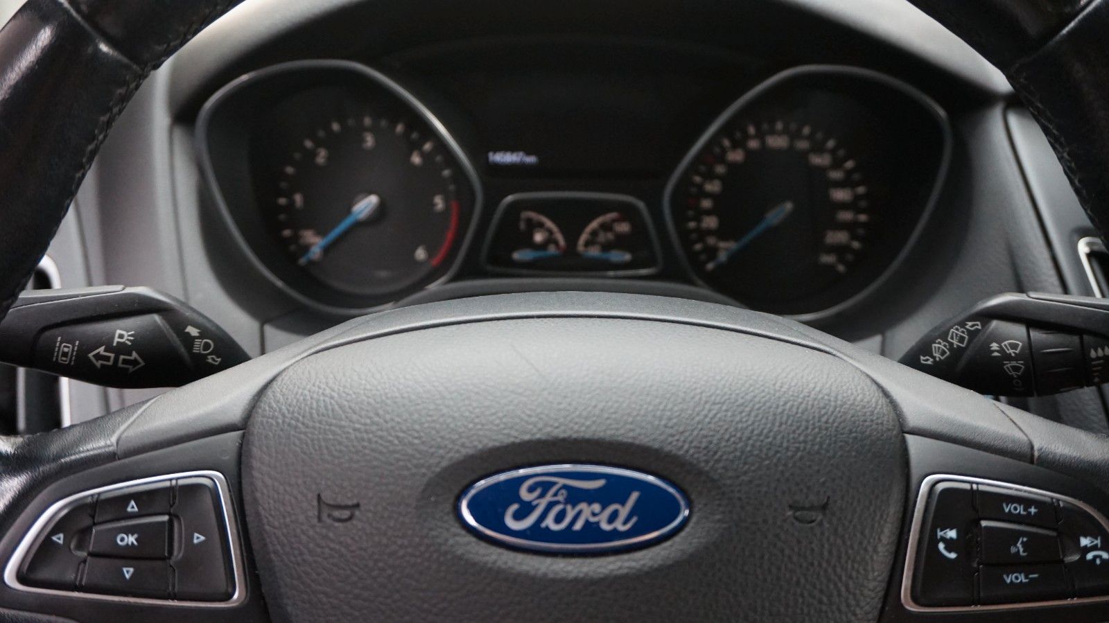 Fahrzeugabbildung Ford Focus Turnier Titanium  4,4L / 100 Verbrauch