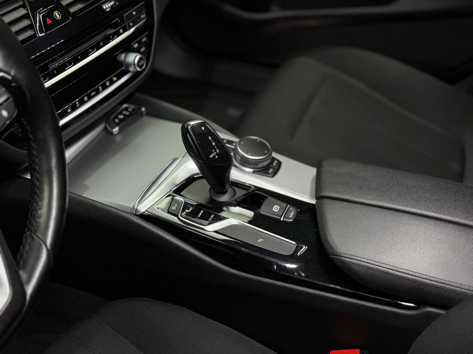 Fahrzeugabbildung BMW 530I Limousine|Driving Assistant|NAVI|PDC