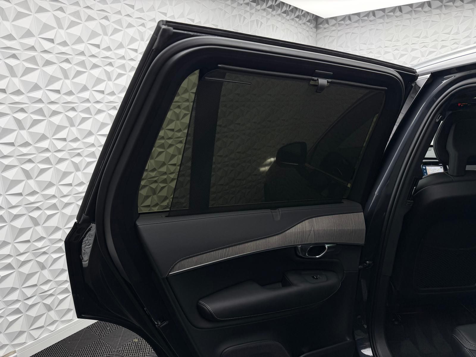 Fahrzeugabbildung Volvo XC90 B5PLUS 7-SITZE/AWD/PANO/H&K/ACC/360°/AHK/CA