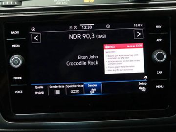 Volkswagen Touran 2.0 DSG R-Line 7-Sitze AHK Kamera