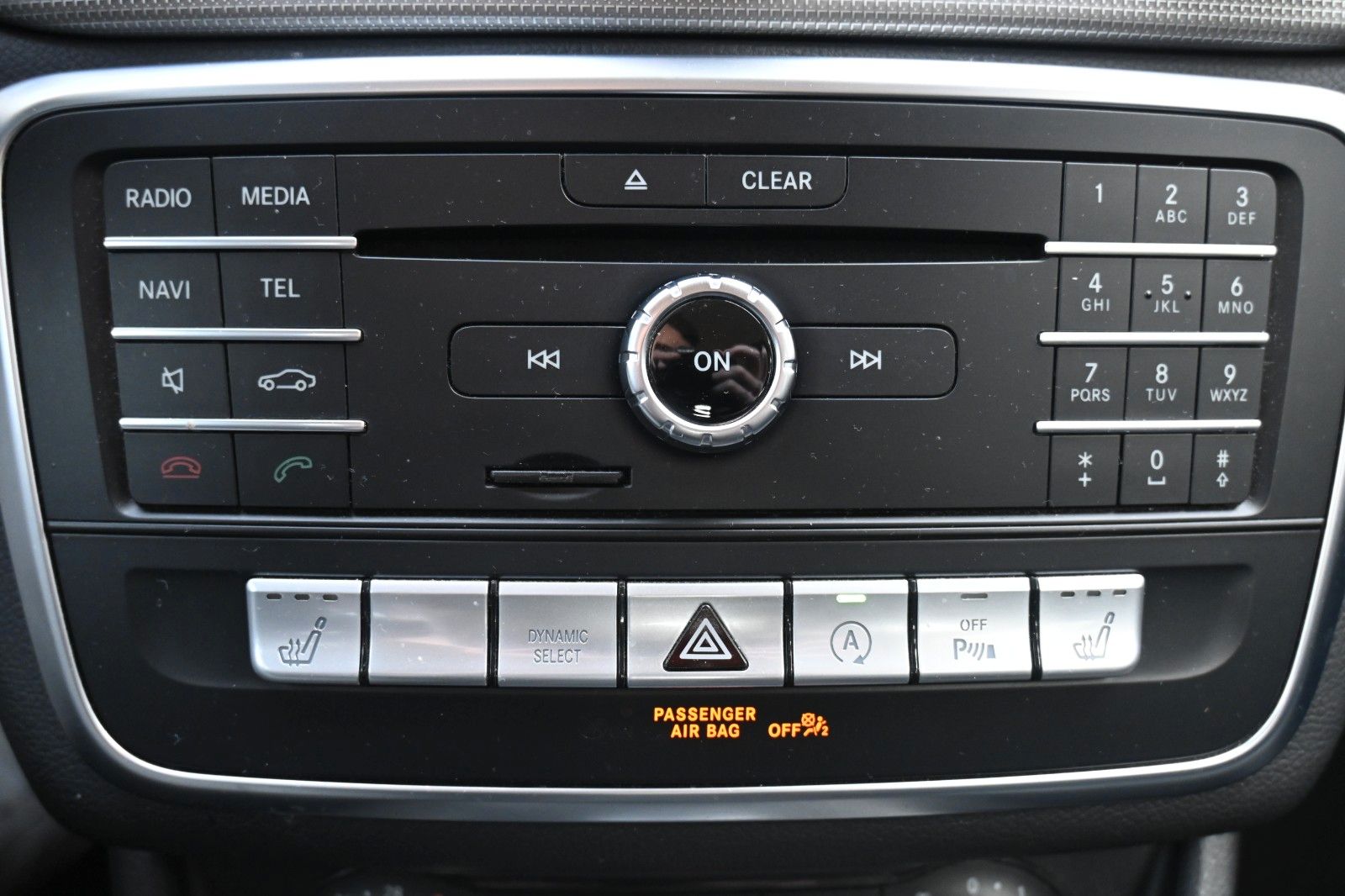 Fahrzeugabbildung Mercedes-Benz GLA 180 Schalter Urban*Navi*RFK*AHK