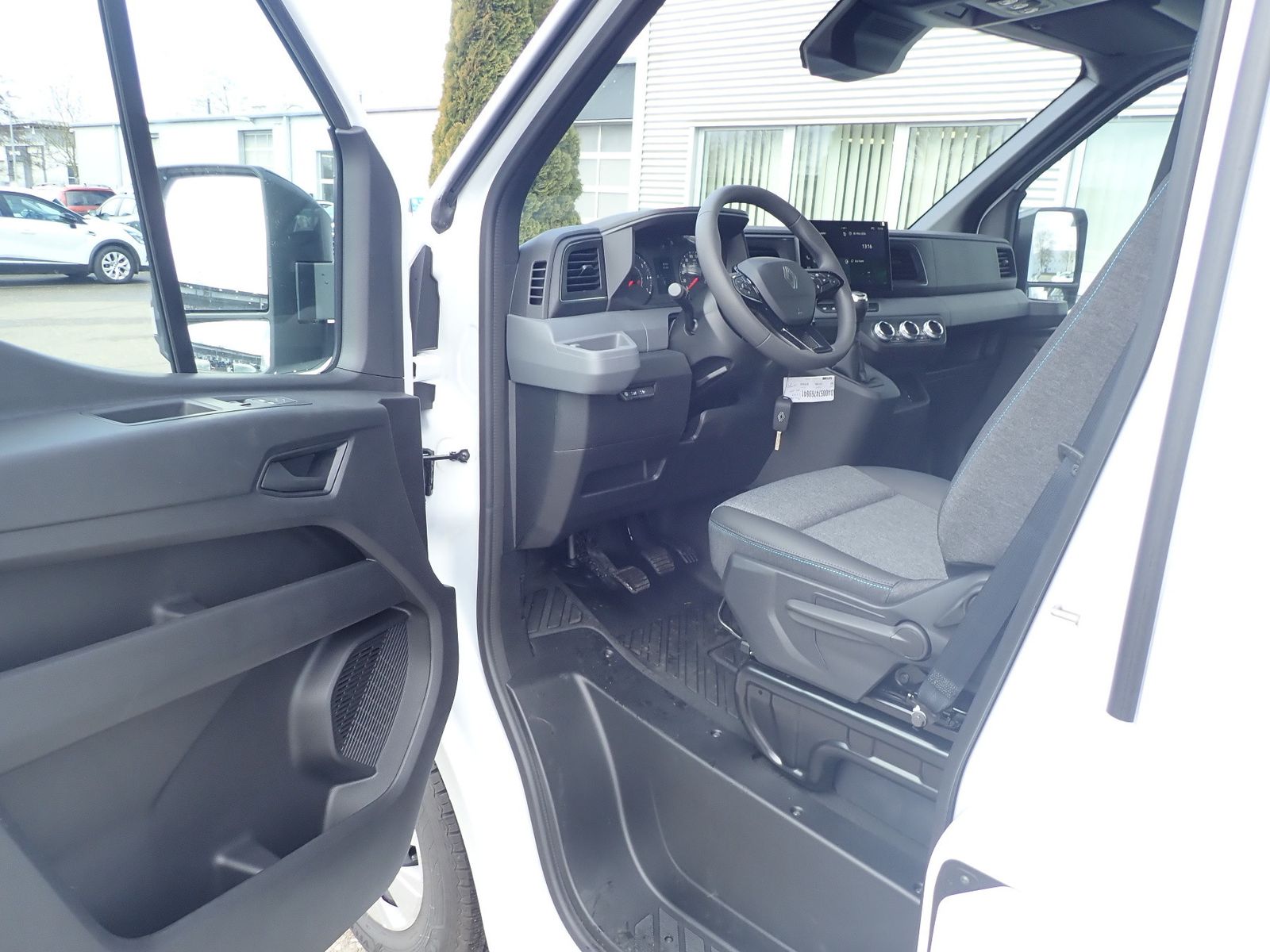 Fahrzeugabbildung Renault Master Kastenwagen FWD Kasten extra L2H2 3,5t Bl