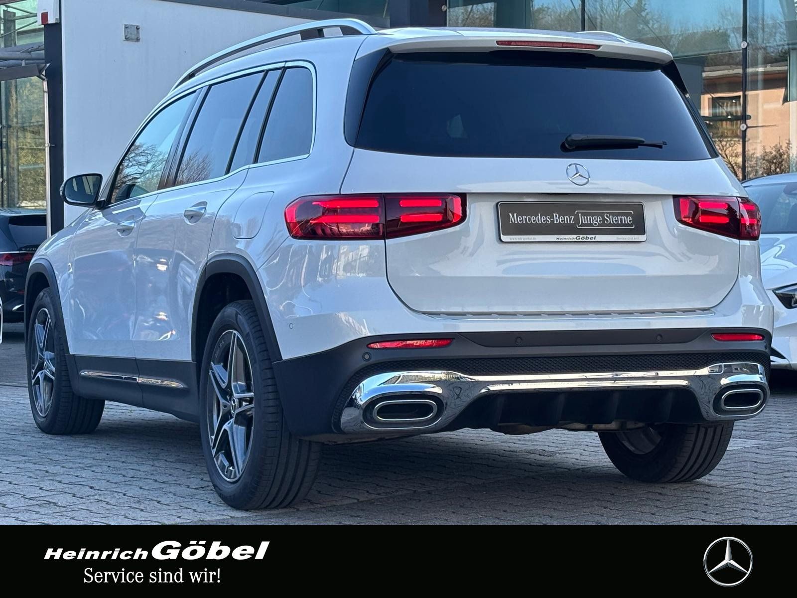Fahrzeugabbildung Mercedes-Benz GLB 200 d AMG PANO LEDER WP KAM VZA AUG-REA ASA