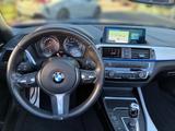 BMW 220i Cabrio M Sport Aut. Navi Pro RFK HK el.Sitz - BMW 2er Reihe: Cabrio