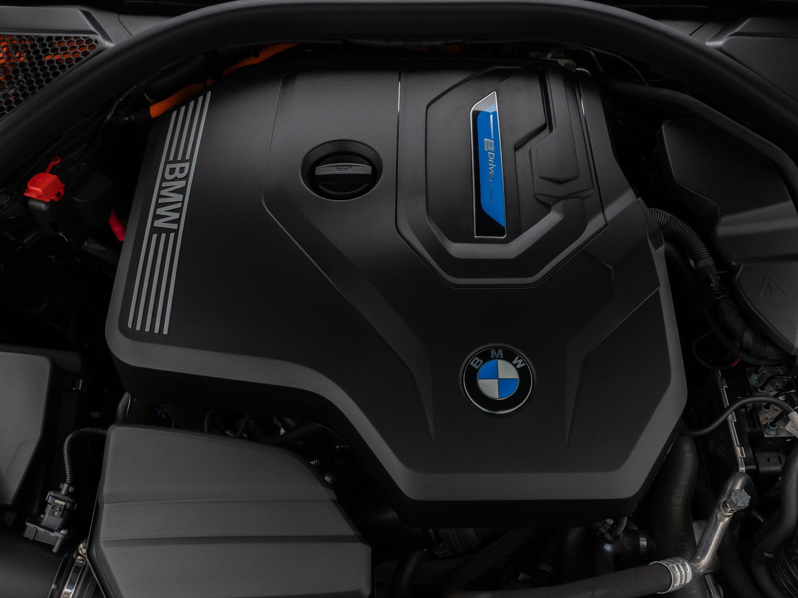 Fahrzeugabbildung BMW 330e xD M Sport Panorama Laser Kamera HUD HiFi