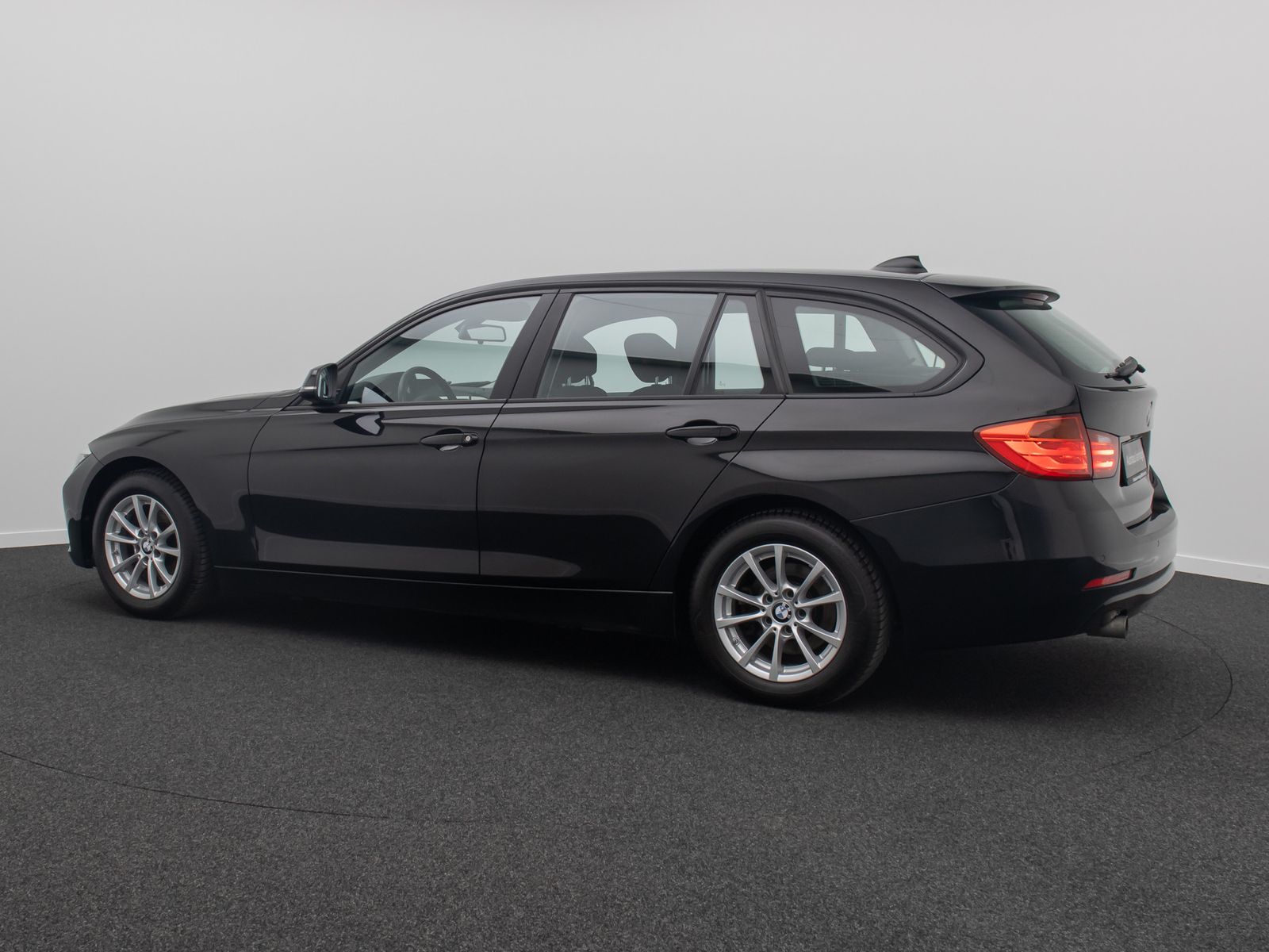 Fahrzeugabbildung BMW 318d GeschwindigReg AHK PDC Lordos NaviBusiness