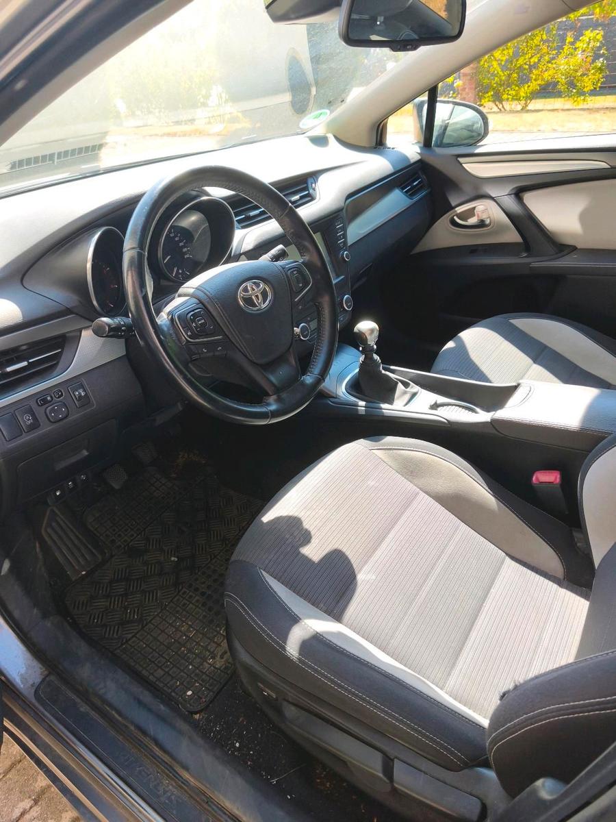 Toyota Avensis 2015 — photo 7