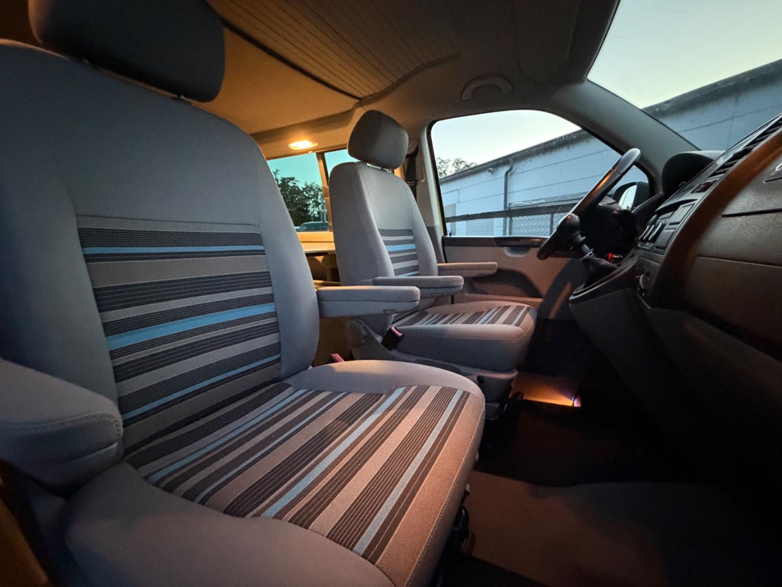 Volkswagen T5 California Beach 2.0 TDI 140 ch BVM / 1ère main / Toit relevable / Mini-cuisine / Chauffage auxiliaire
