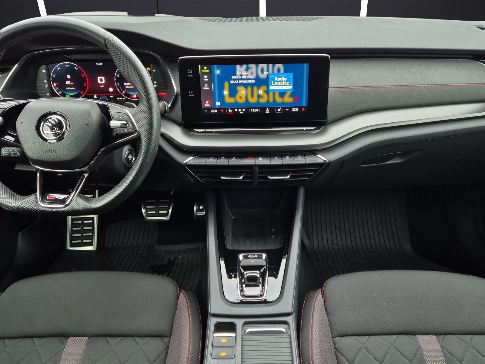 Fahrzeugabbildung SKODA Octavia Combi TDI RS DSG 4x4 Matri Navi AID HUD