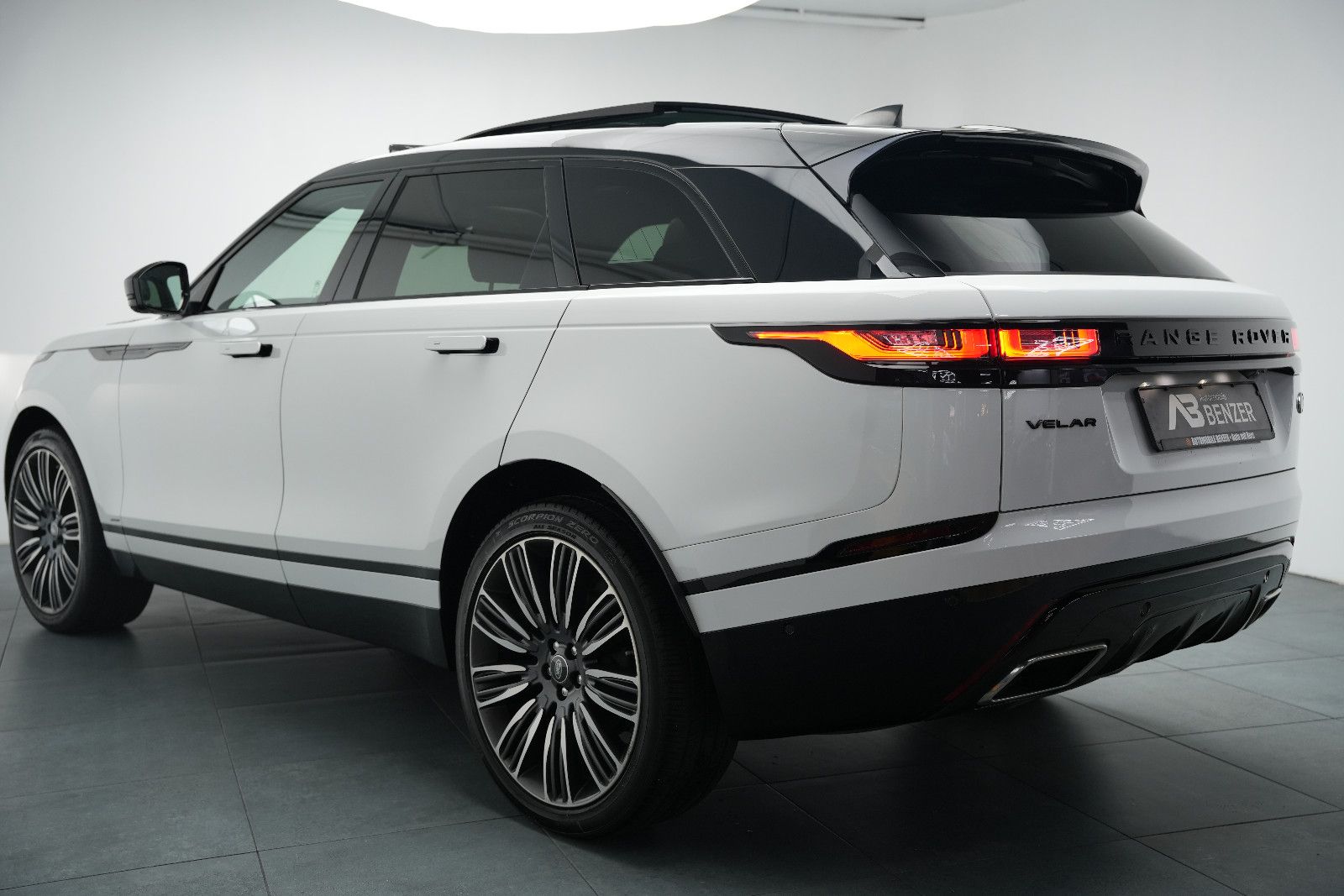 Fahrzeugabbildung Land Rover Range Rover Velar R-Dynamic SE*Pano*HUD*Meridian