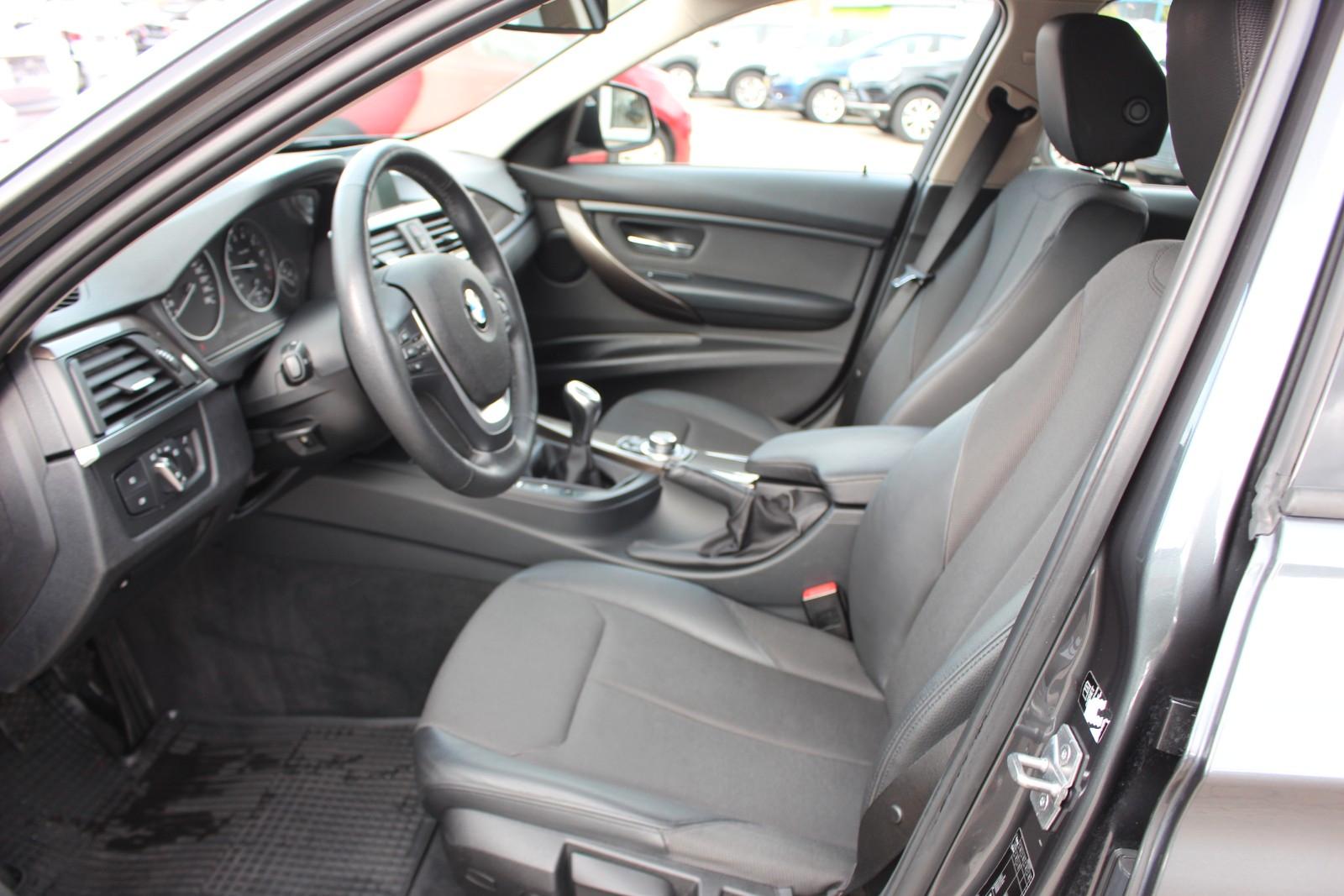 BMW 335i Touring 306 ch 6 cylindres • Boîte manuelle 6 • GPS • Xénon • Attelage • Hayon électrique