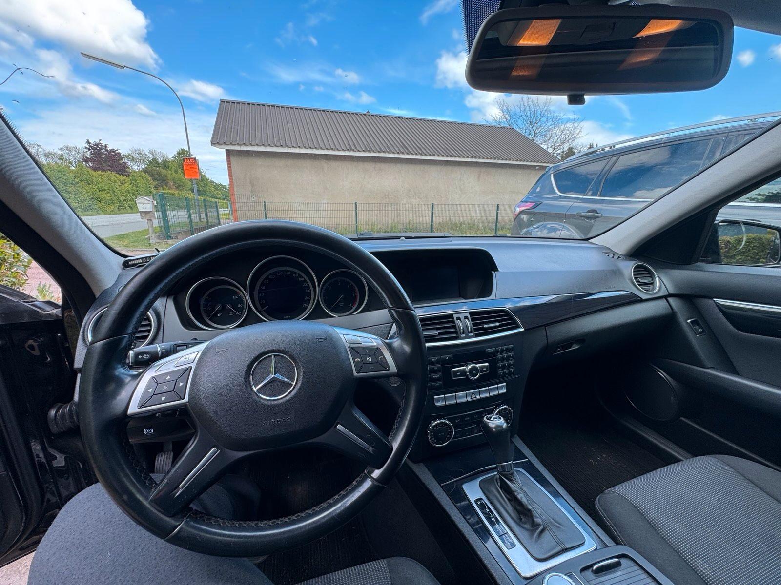 Mercedes-Benz C220 2012 — photo 14