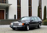 Mercedes-Benz E 230 - schwarze Mercedes-Benz E 230