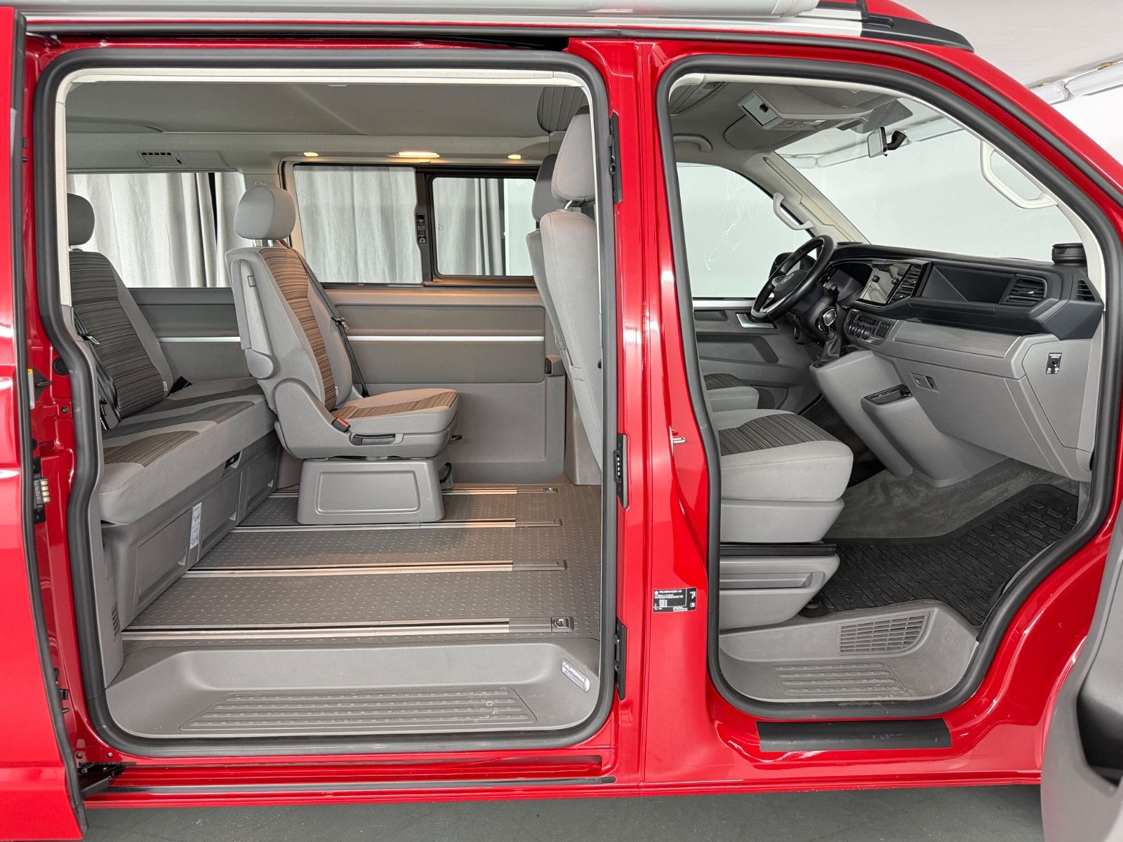 Volkswagen T6.1 California Beach Tour AHK Kamera Markise foto 16