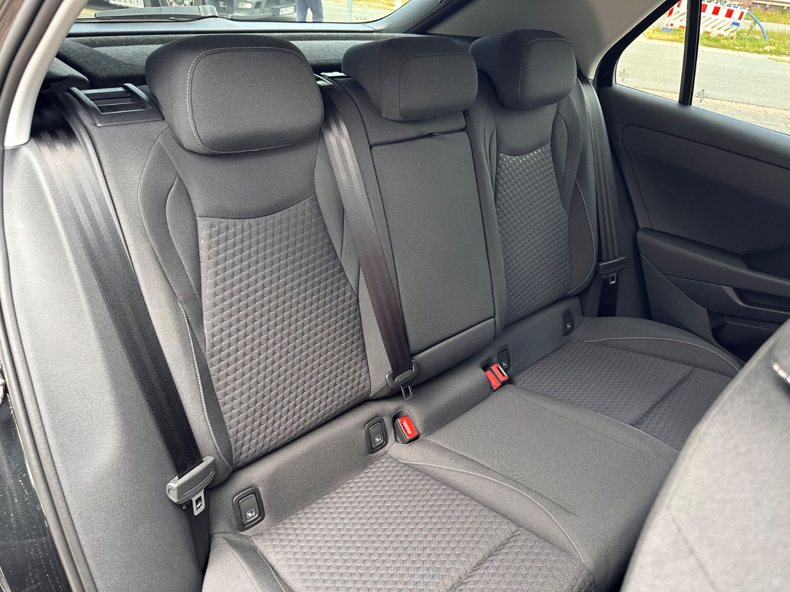 Fahrzeugabbildung Volkswagen T-Roc 1.5 eTSI DSG Life APP/ACC/LED/SHZG/PDC