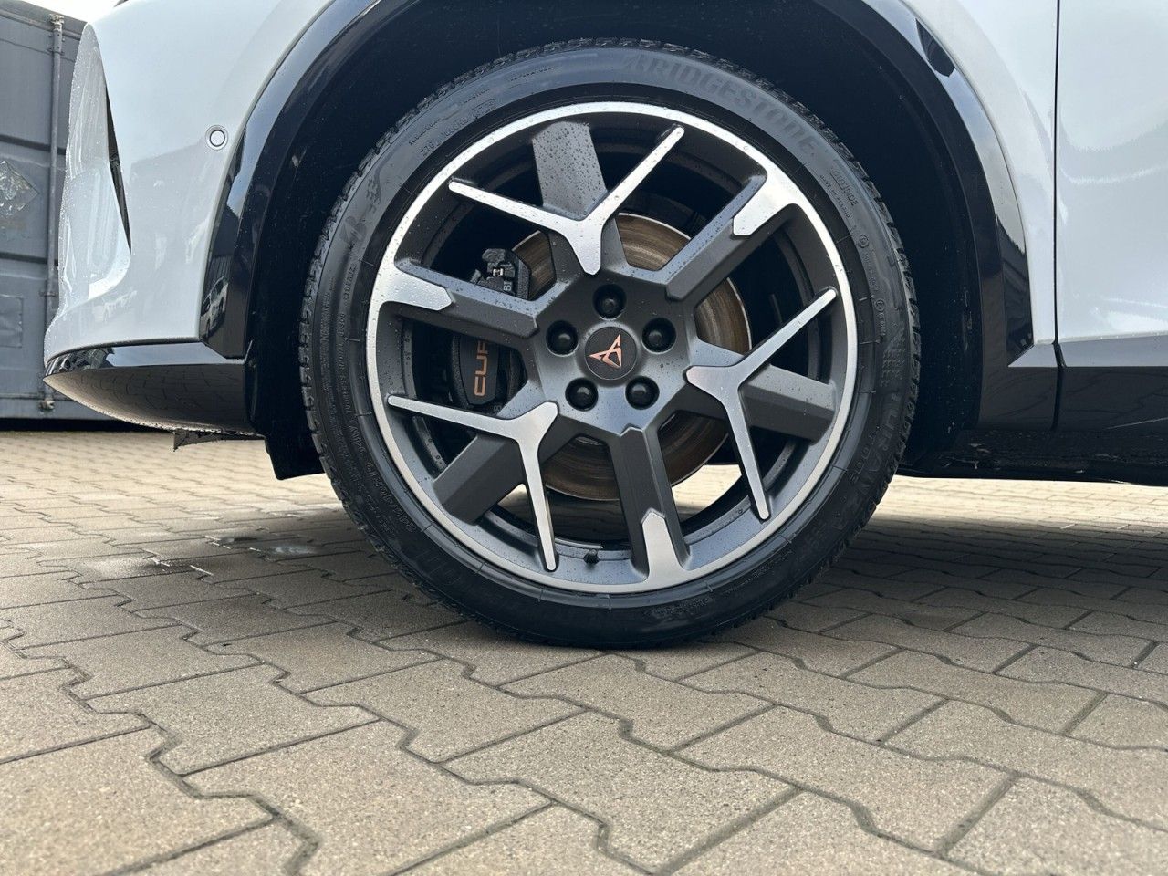 Fahrzeugabbildung CUPRA Formentor VZ 1.5 e-Hybrid 272 PS DSG - mit KI generiert/bearbeitet