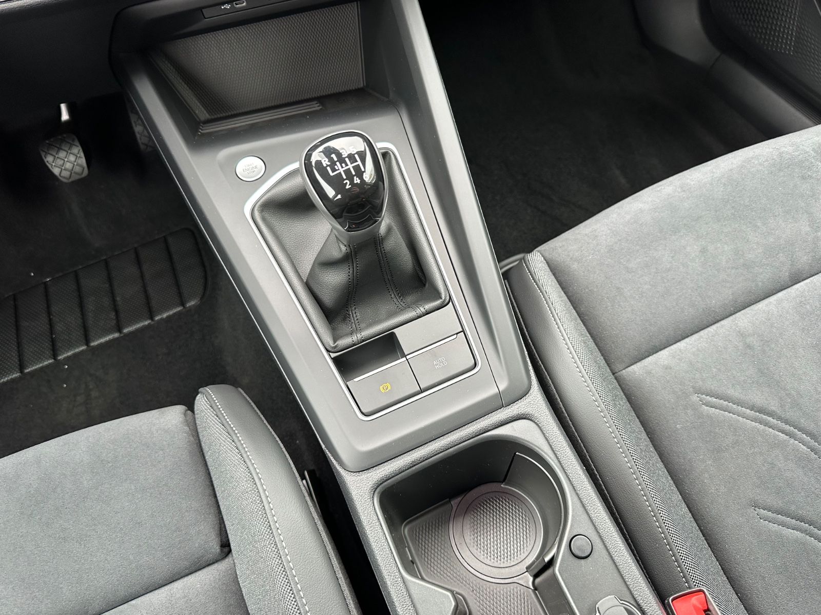 Fahrzeugabbildung Volkswagen Golf VIII Variant 1.5 TSI Life Navi/ACC/LED/Shzg