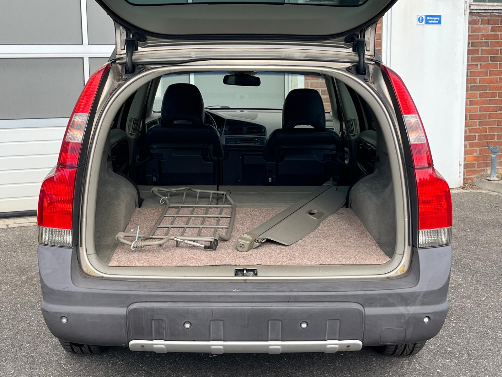 Volvo XC70 2004 — photo 13