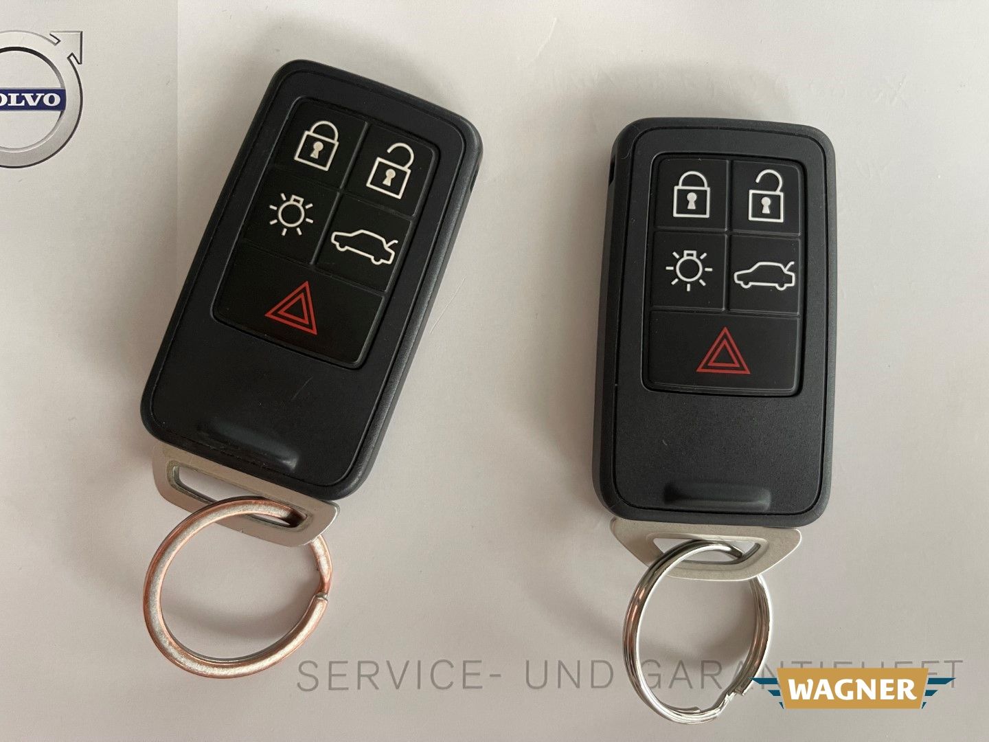 Fahrzeugabbildung Volvo XC60 Momentum 2WD Bi-Xenon SHZ 1-Hand