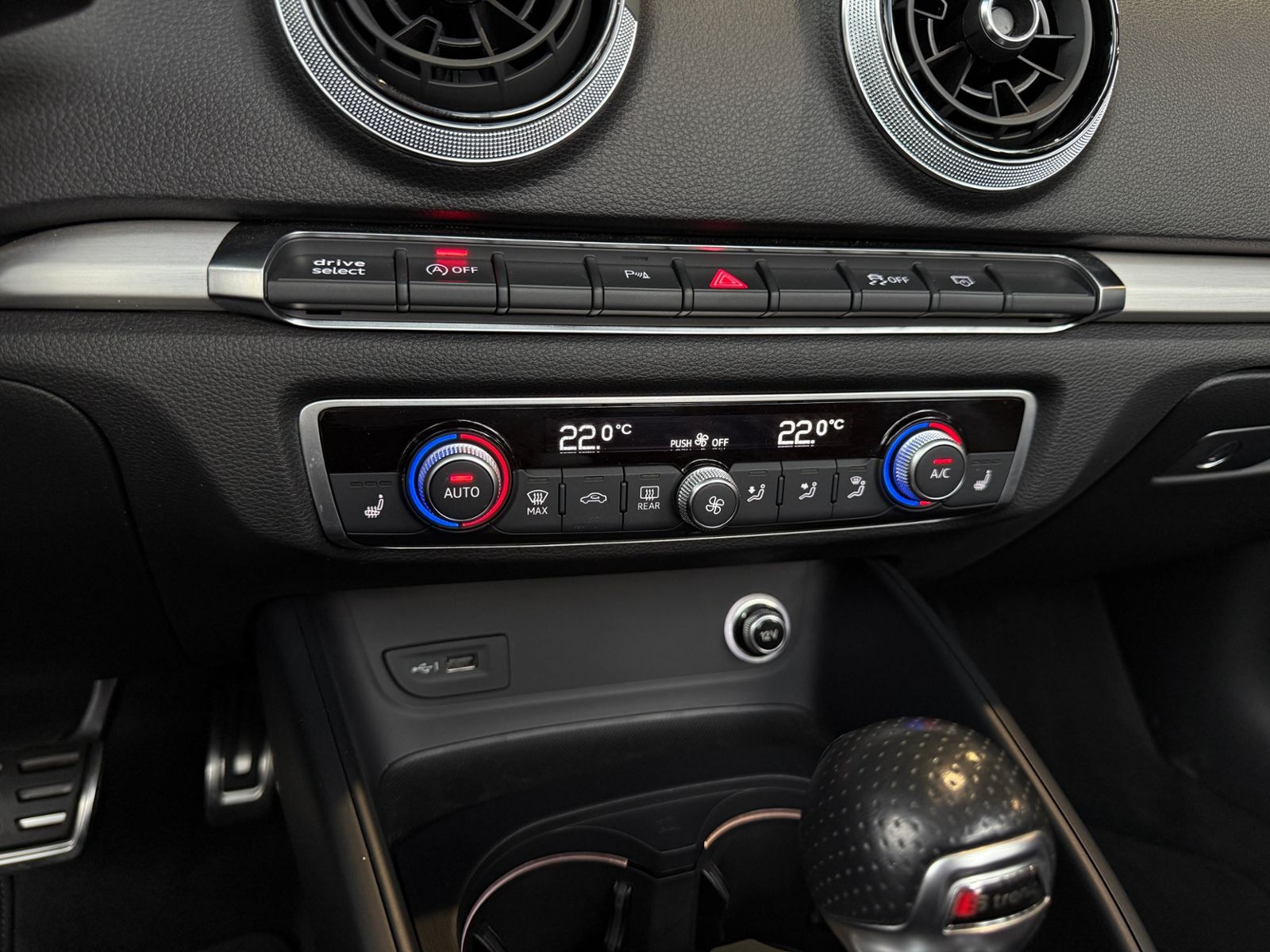 Fahrzeugabbildung Audi A3 Cabriolet 35 TFSI S-Line Competition LED  NAV