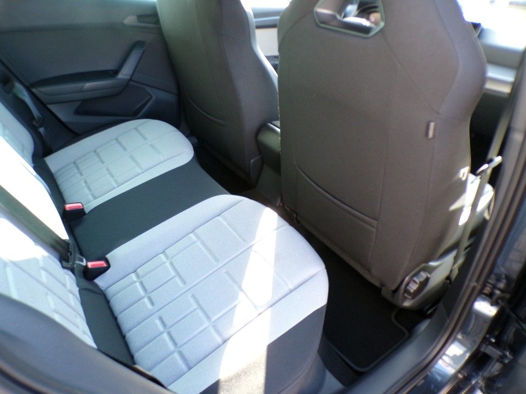 Fahrzeugabbildung SEAT Arona 1.0 TSI DSG FR