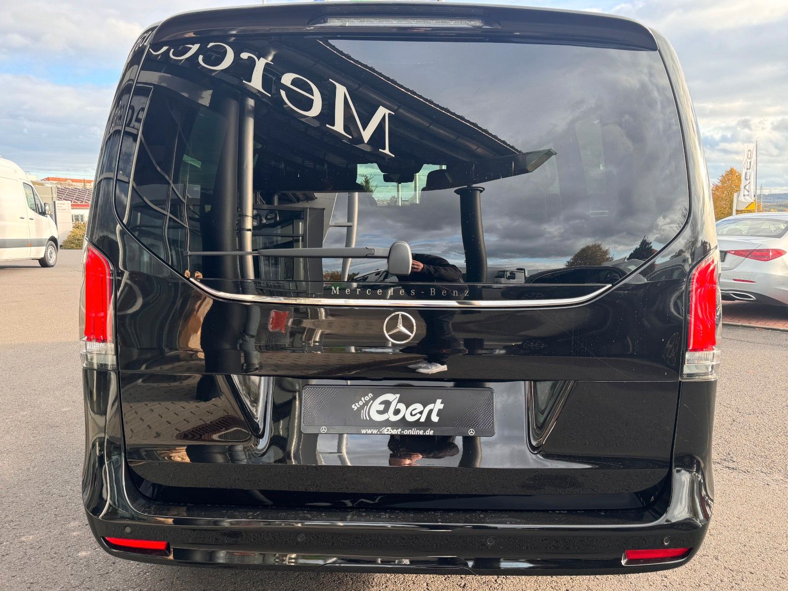 Fahrzeugabbildung Mercedes-Benz V 300 d EXCLUSIVE AIRMATIC AHK2,5 Standheiz