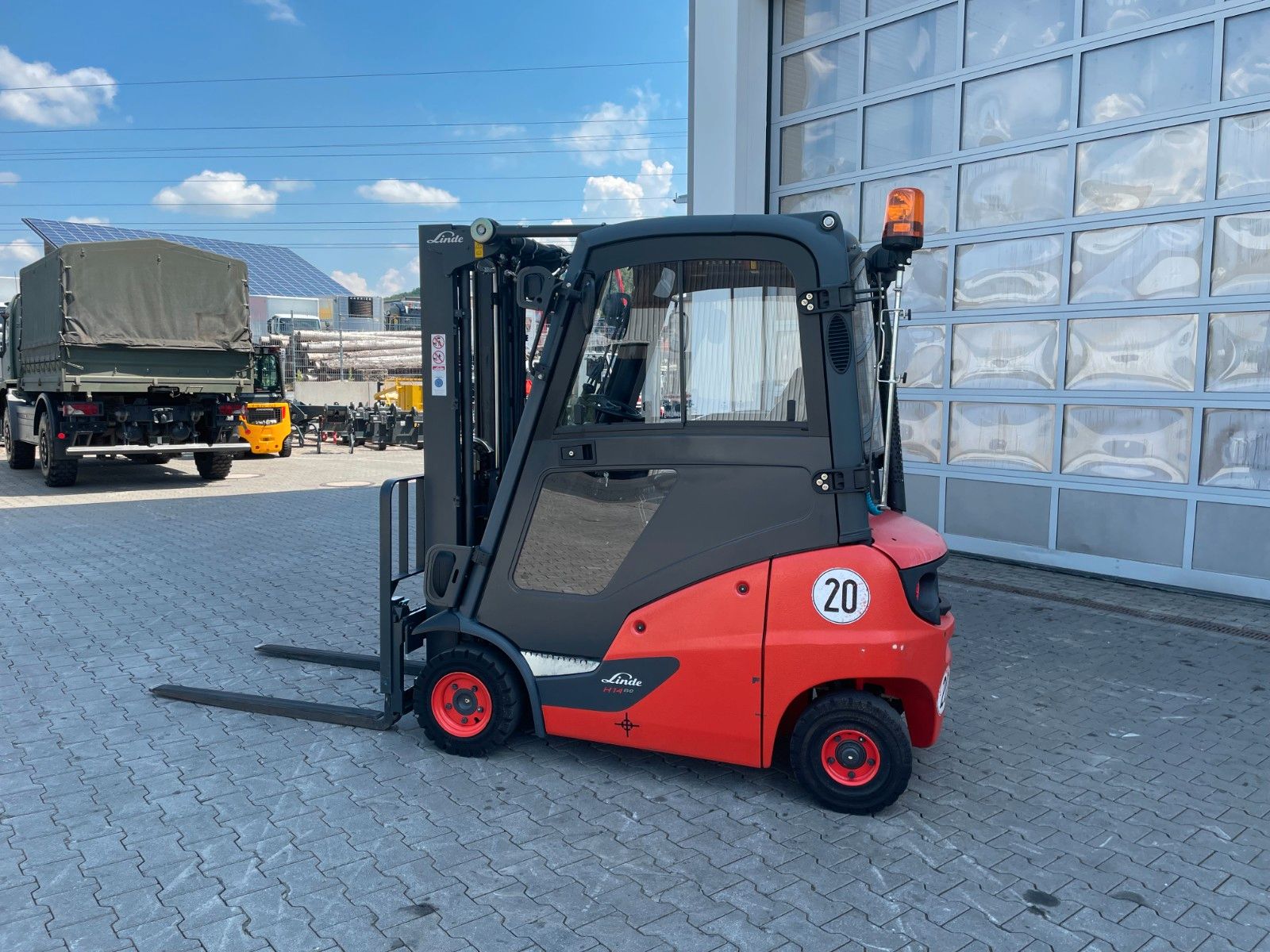 Fahrzeugabbildung Linde H14D-01 / HH 4,6m / 1.453h / Diesel / SS / Waage