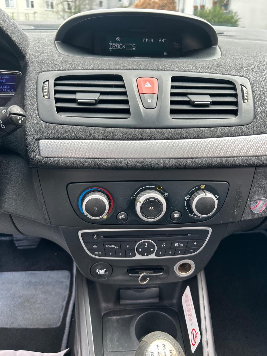 Renault Megane 2010 — photo 15