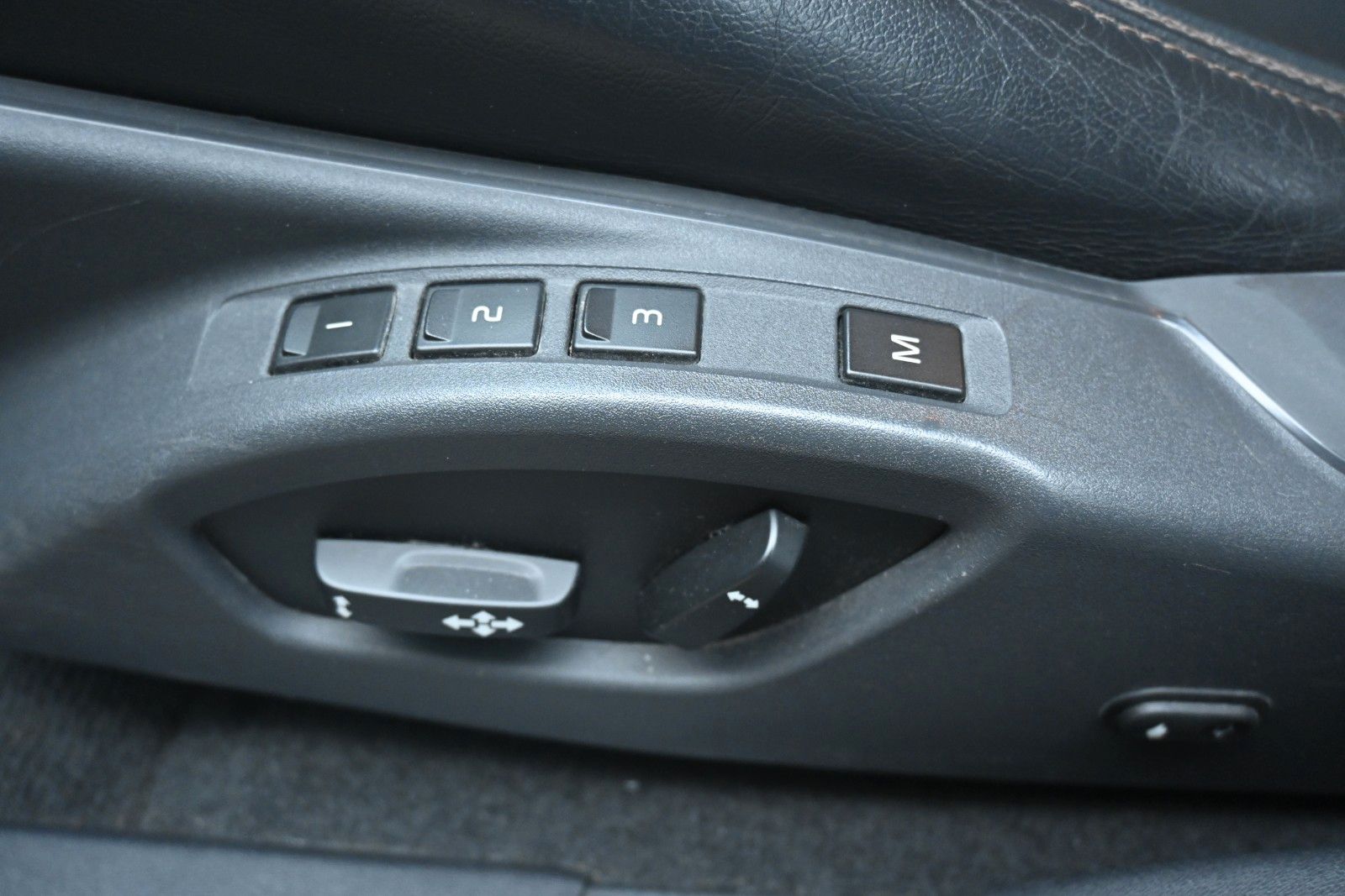 Fahrzeugabbildung Volvo XC60 D4 FWD Autom. Summum*STDHZG*RFK*