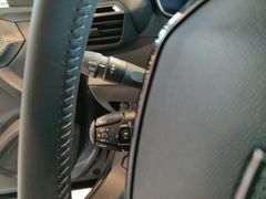 Fahrzeugabbildung Peugeot 2008 Allure PureTec 100 LED, MirrorScreen